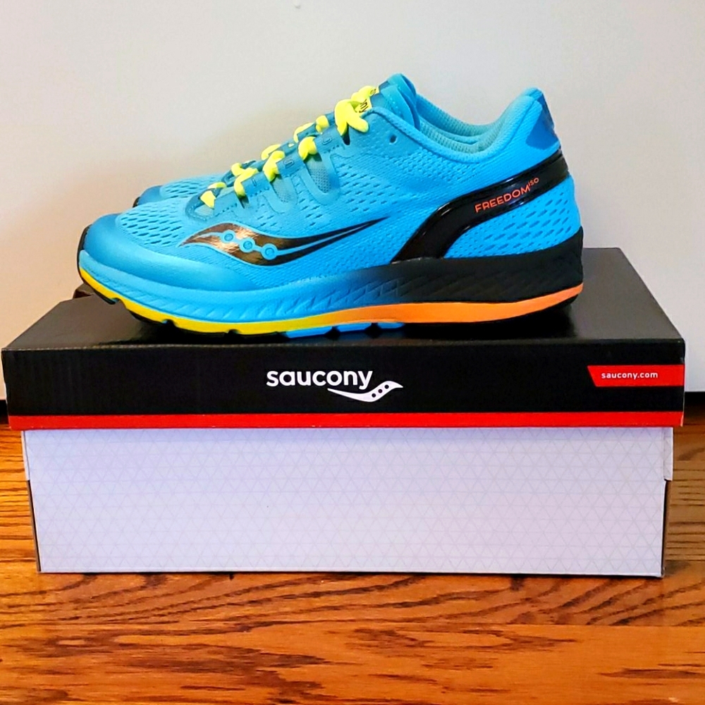 Kids Saucony FREEDOM ISO SIZE 2-New without tags